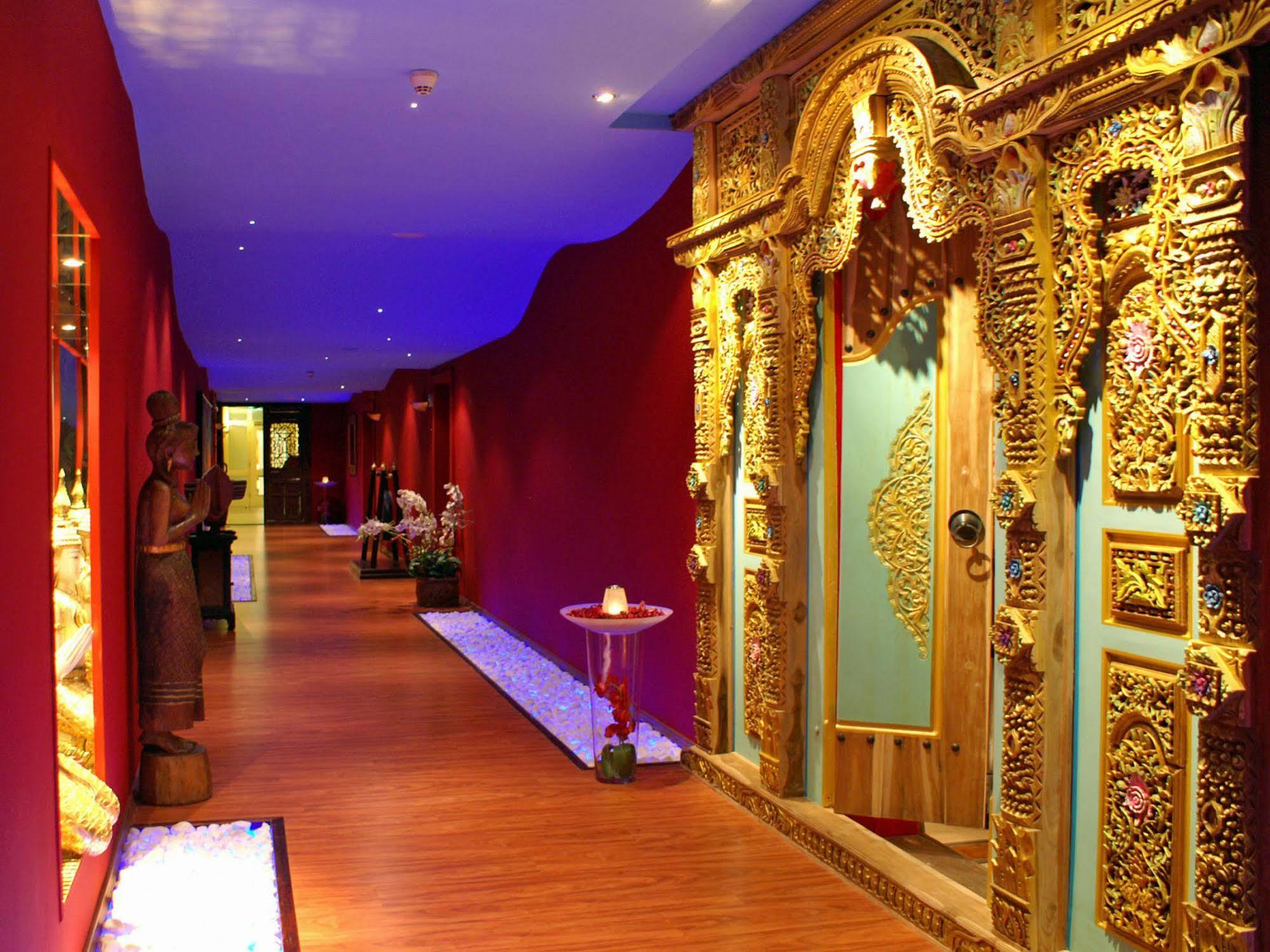 Grand Hotel Binz Dış mekan fotoğraf Thai spa in Bangkok