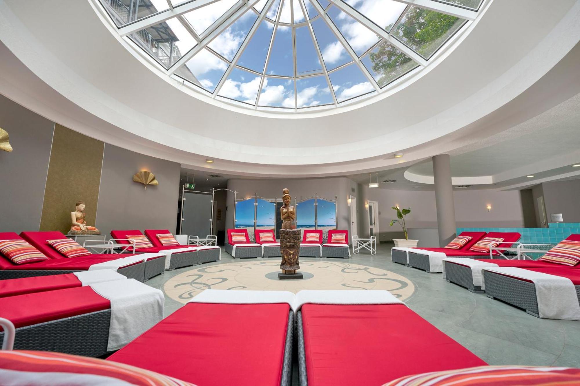 Grand Hotel Binz Dış mekan fotoğraf The spa at the Hotel