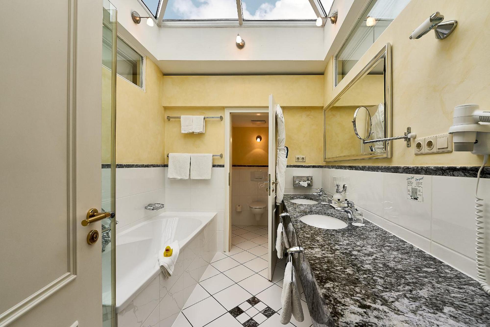 Grand Hotel Binz Dış mekan fotoğraf Bathroom