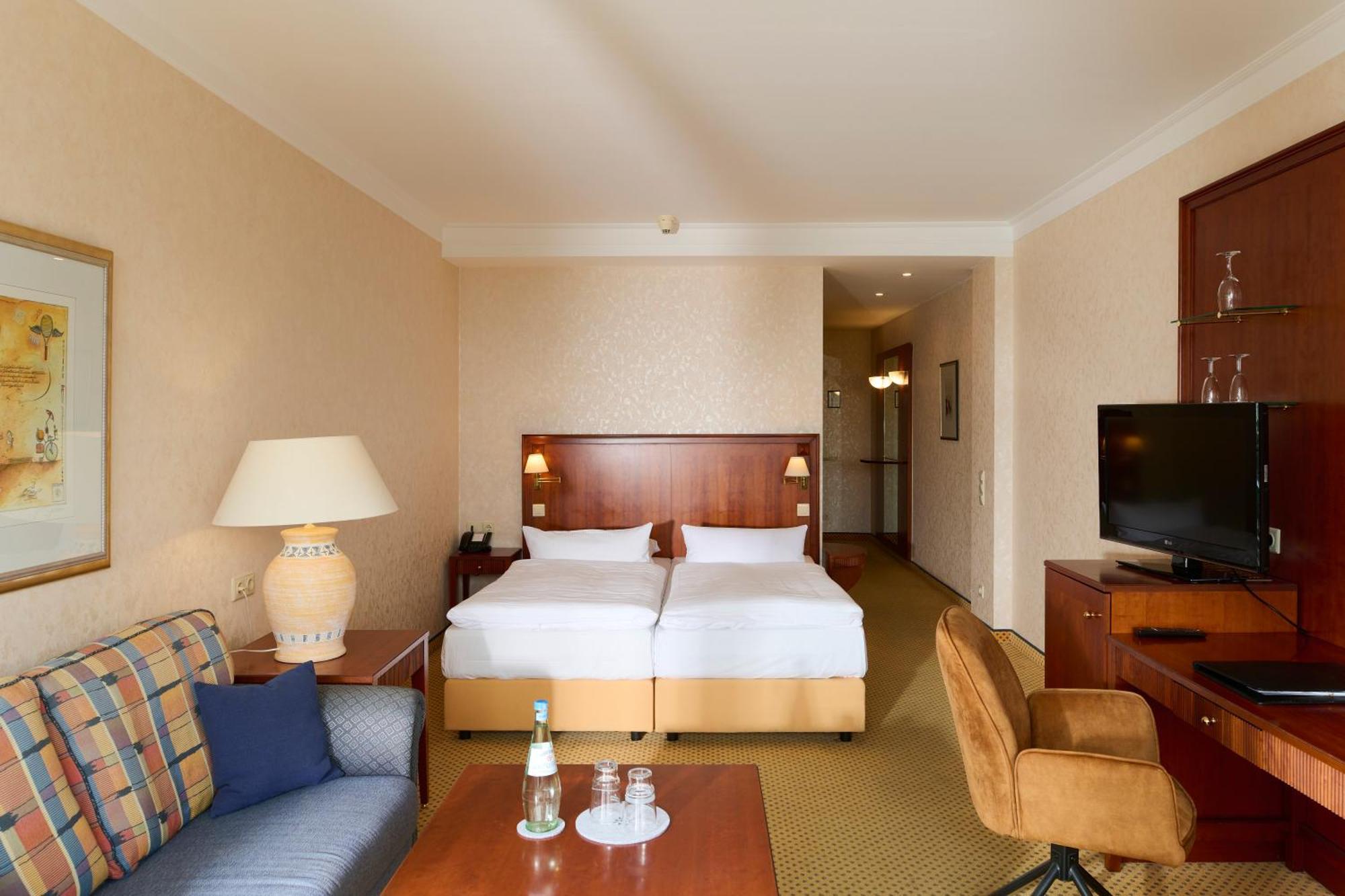 Grand Hotel Binz Dış mekan fotoğraf A typical hotel room