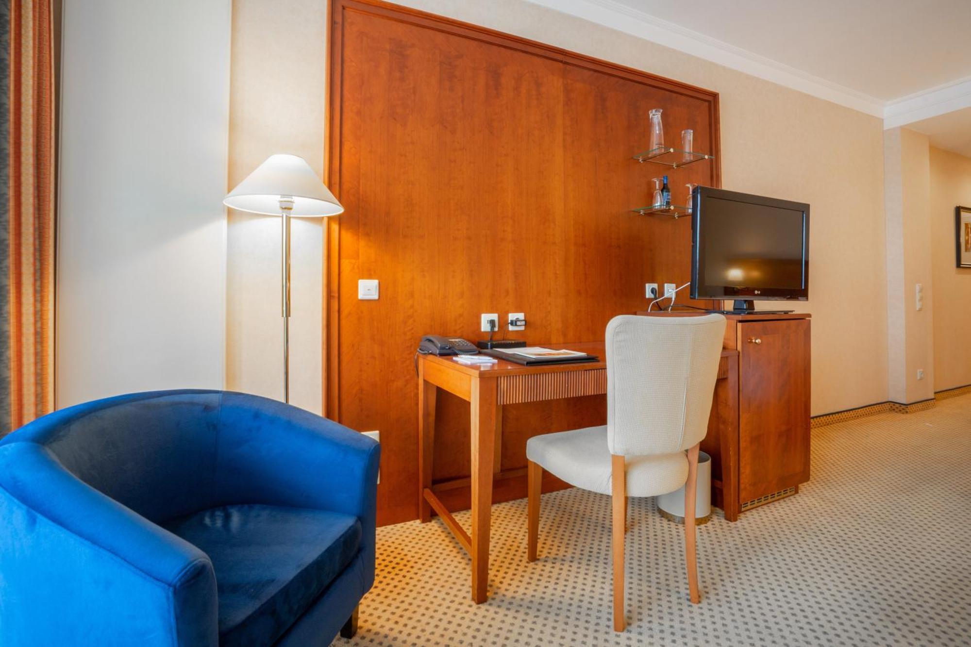 Grand Hotel Binz Dış mekan fotoğraf A room at the hotel