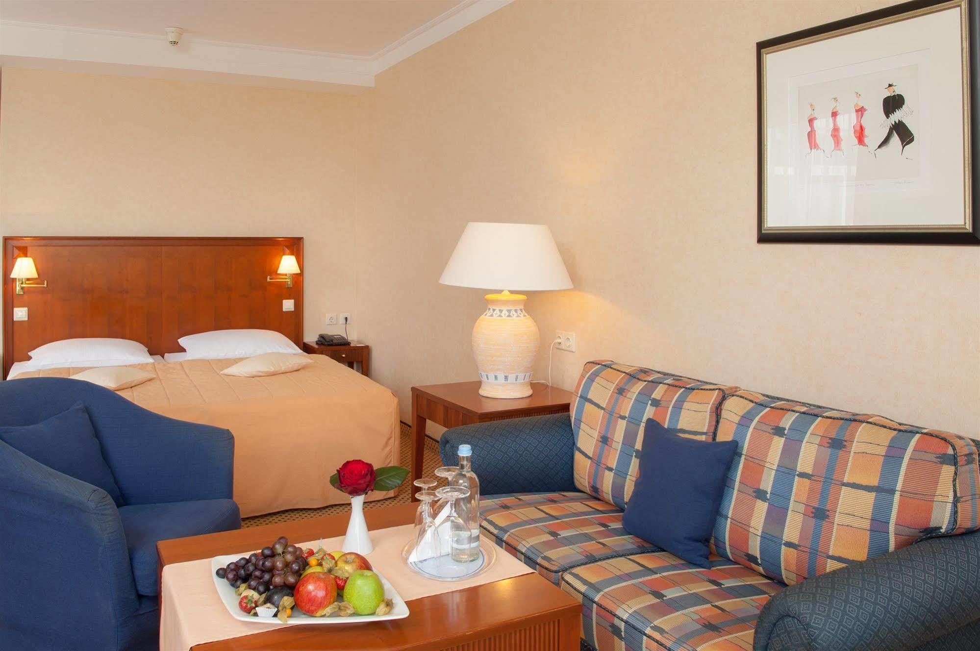 Grand Hotel Binz Dış mekan fotoğraf A room at the hotel