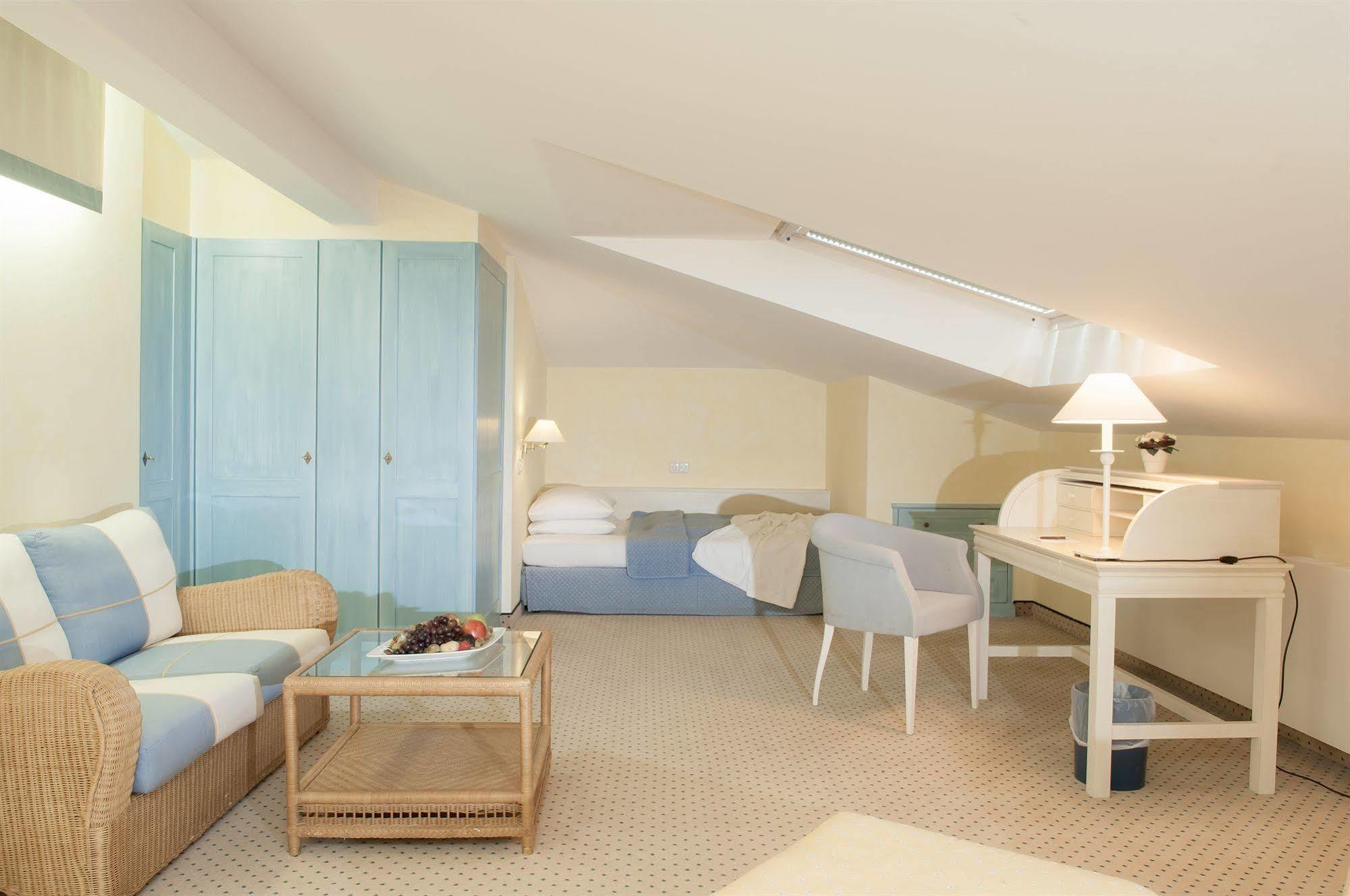 Grand Hotel Binz Dış mekan fotoğraf A room at the Hotel Axelmannstein